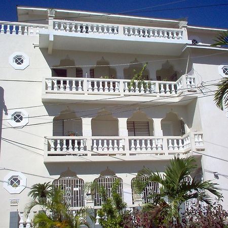 Bethel Court Guesthouse Montego Bay Eksteriør bilde