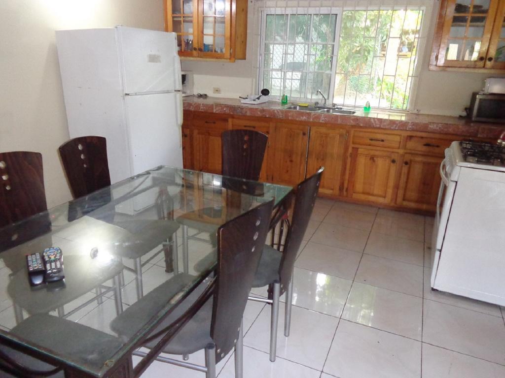 Bethel Court Guesthouse Montego Bay Eksteriør bilde