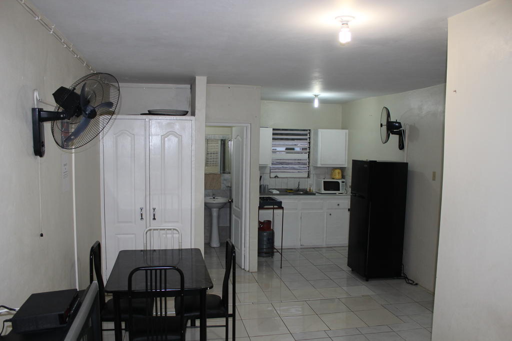 Bethel Court Guesthouse Montego Bay Eksteriør bilde