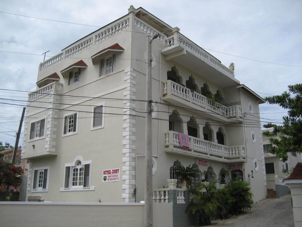 Bethel Court Guesthouse Montego Bay Eksteriør bilde